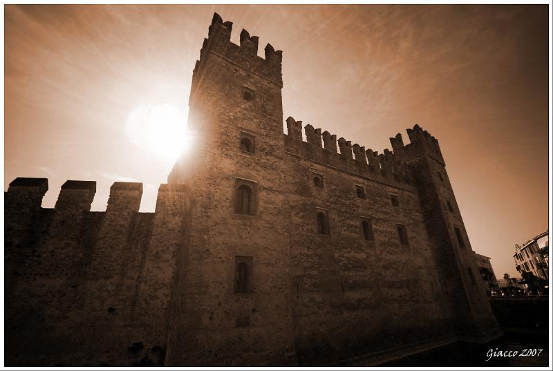 Castello e sole Viradon.jpg